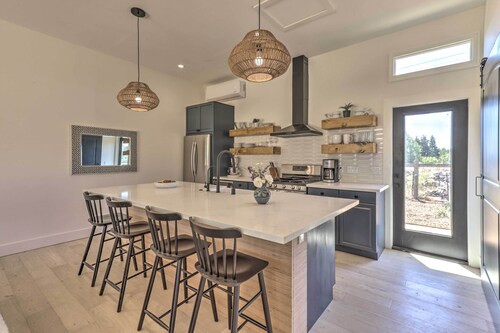 Stunning Wine Country Gem With Hot Tub + Patio!