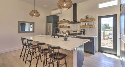 Stunning Wine Country Gem With Hot Tub + Patio!