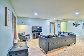 House (5 Bedrooms) | Interior