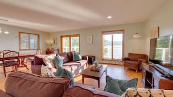 House (5 Bedrooms) | Interior