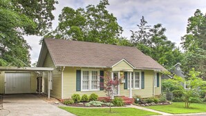 A single-story house with a gabled roof, a front porch, and a garage. - 1/2 Mi to Hot Springs Nat'l Park: Cottage w/ Patio (Hot Springs)