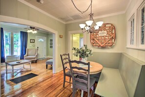 Interior - 1/2 Mi to Hot Springs Nat'l Park: Cottage w/ Patio (Hot Springs)