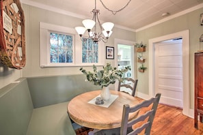 Cottage (2 Bedrooms) | Interior - 1/2 Mi to Hot Springs Nat'l Park: Cottage w/ Patio (Hot Springs)