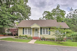 Exterior - 1/2 Mi to Hot Springs Nat'l Park: Cottage w/ Patio (Hot Springs)