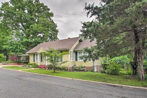 Cottage (2 Bedrooms) | Interior - 1/2 Mi to Hot Springs Nat'l Park: Cottage w/ Patio (Hot Springs)