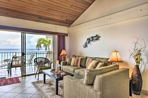 Apartment (2 Bedrooms) | Interior - Beachfront Lahaina Condo w/ AC: Featured on Hgtv! (Napili-Honokowai)