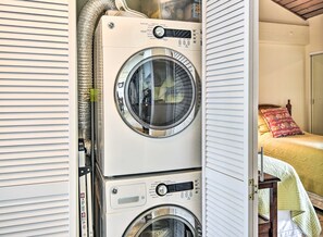 Apartment (2 Bedrooms) | Interior - Beachfront Lahaina Condo w/ AC: Featured on Hgtv! (Napili-Honokowai)