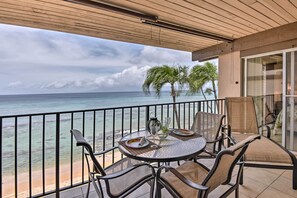 Apartment (2 Bedrooms) | Outdoor dining - Beachfront Lahaina Condo w/ AC: Featured on Hgtv! (Napili-Honokowai)