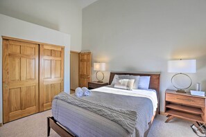 4 chambres, fer et planche à repasser, lits bébé (gratuits)