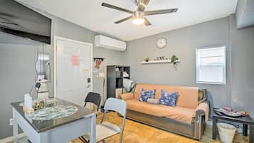 Apartment (0 Bedroom) | Front of property