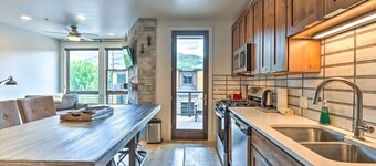 3 Mi to Dillon Reservoir: Condo w/ Balcony!