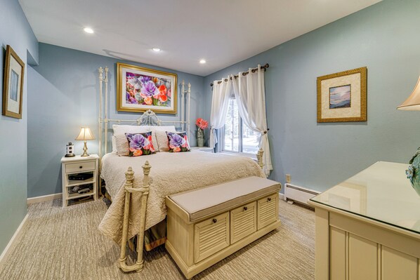 Apartment (3 Bedrooms) | Interior - 1 Mi to Diamond Peak Ski Resort: Condo w/ Pool (Incline Village)