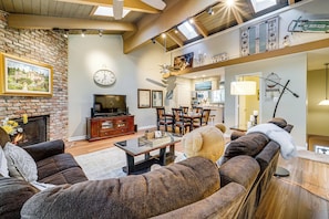 A spacious living room with a fireplace, comfortable seating, and a dining area. - Artists Tahoe Retreat: Pool, Art & Ski Access! (Incline Village)