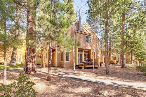 Corner-unit Condo w/ Grill: Walk to Lake Tahoe!