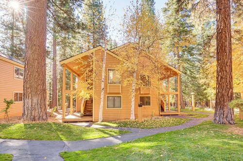 Corner-unit Condo w/ Grill: Walk to Lake Tahoe!