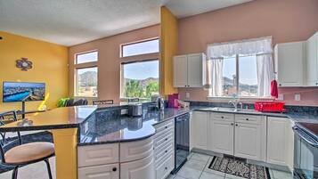 Rumah (2 Bedrooms) | Dapur pribadi | Microwave, oven, kompor, dan mesin pencuci piring