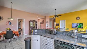 Rumah (2 Bedrooms) | Dapur pribadi | Microwave, oven, kompor, dan mesin pencuci piring