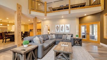 House (5 Bedrooms) | Interior