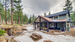A lodge with a covered patio, stone walls, and a snow-covered ground. - 4 Mi to Ski Mt Rose: Sleek Reno-lake Tahoe Home (Reno)