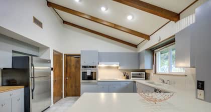 Charming San Antonio Abode ~ 10 Mi to River Walk!