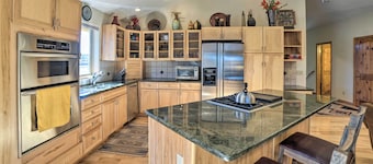 5 Mi to Hot Springs: Condo in Pagosa Springs!