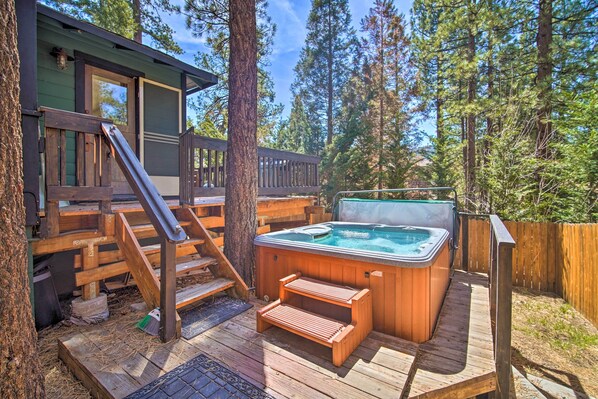 House (2 Bedrooms) | Interior - 1 Mi to Bear Mountain: Cabin in Big Bear Lake (Big Bear Lake)