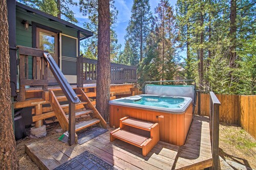 1 Mi to Bear Mountain: Cabin in Big Bear Lake