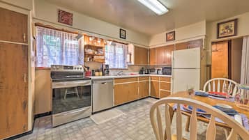 Talo (4 Bedrooms) | Sisätilat