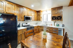 Interior - < 3 Mi to Lake: 'goldilodge' Big Bear Lake Cabin (Big Bear Lake)