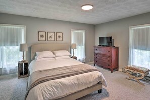 Interior - Spectacular Views w/ Deck, Fire Pit, & Game Room! (Keuka Park)