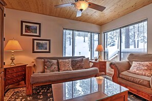 TV, fireplace - Lake Tahoe Mountain Condo < 2 Mi to Nevada Beach! (Zephyr Cove)