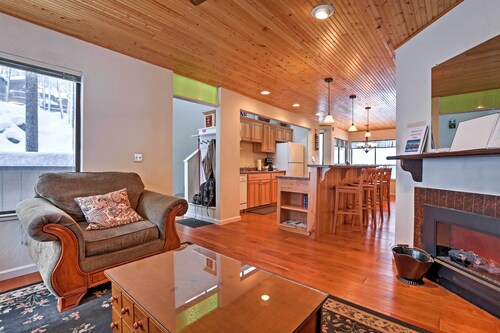 Lake Tahoe Mountain Condo < 2 Mi to Nevada Beach!