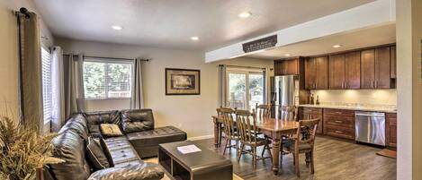 منزل (4 Bedrooms) | منطقة المعيشة