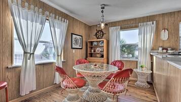 Cottage (2 Bedrooms) | Interior