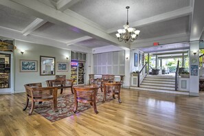 Apartment (0 Bedroom) | Interior - Tropical Kailua-kona Escape < 7 Mi to Keauhou Bay! (Kailua-Kona)