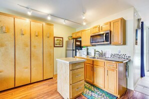 Apartment (0 Bedroom) | Interior - Tropical Kailua-kona Escape < 7 Mi to Keauhou Bay! (Kailua-Kona)