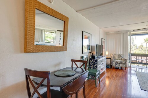 Walk to Napili Bay Beach! Mtn-view Lahaina Condo