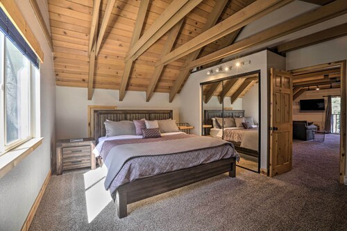 South Lake Tahoe Cabin ~ 7 Mi to Ski Resort!