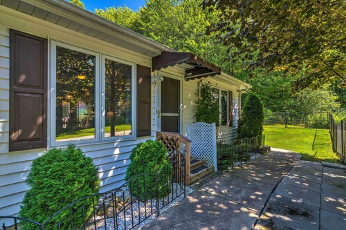 Serene Orchard Park Apartment: Large Yard & Patio!