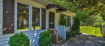 Serene Orchard Park Apartment: Large Yard & Patio!