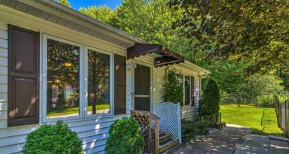 Serene Orchard Park Apartment: Large Yard & Patio!