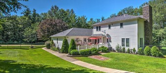Serene Orchard Park Apartment: Large Yard & Patio!