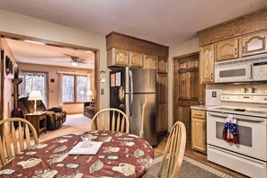 Apartment (1 Bedroom) | Interior - Serene Orchard Park Apartment: Large Yard & Patio! (Orchard Park)