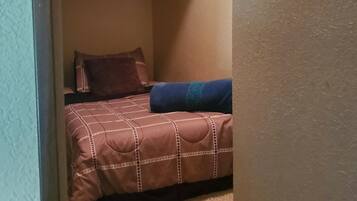 2 bedrooms, iron/ironing board, WiFi, bed sheets