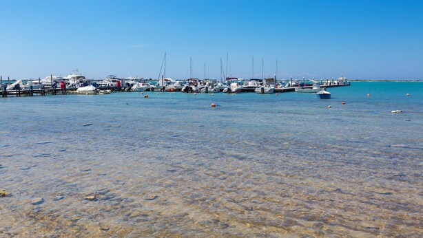 Pantai di sekitar