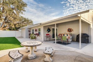 House (3 Bedrooms) | Interior - Updated Tavares Retreat < 1 Mile to Boat Ramp (Tavares)