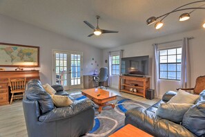 House (3 Bedrooms) | Interior - Updated Tavares Retreat < 1 Mile to Boat Ramp (Tavares)