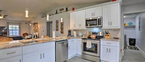 House (3 Bedrooms) | Interior