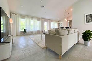 House (4 Bedrooms) | Interior