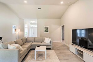 House (4 Bedrooms) | Interior